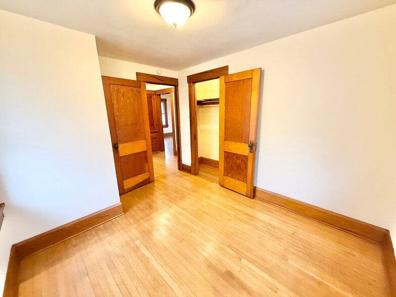 Building Photo - 1208 19th St NW