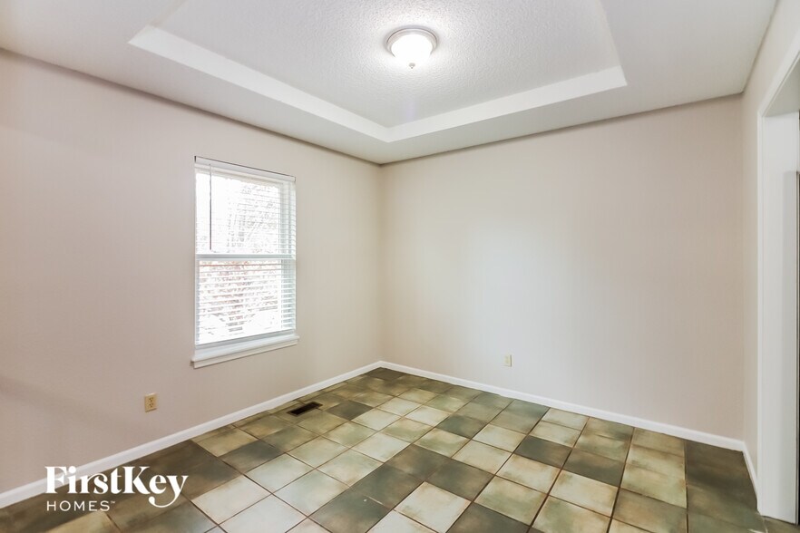 Building Photo - 616 Park Ave