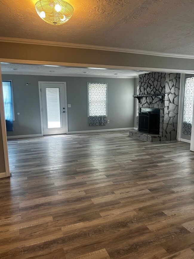 Building Photo - Beautiful Home 4 bedroom 3 bath