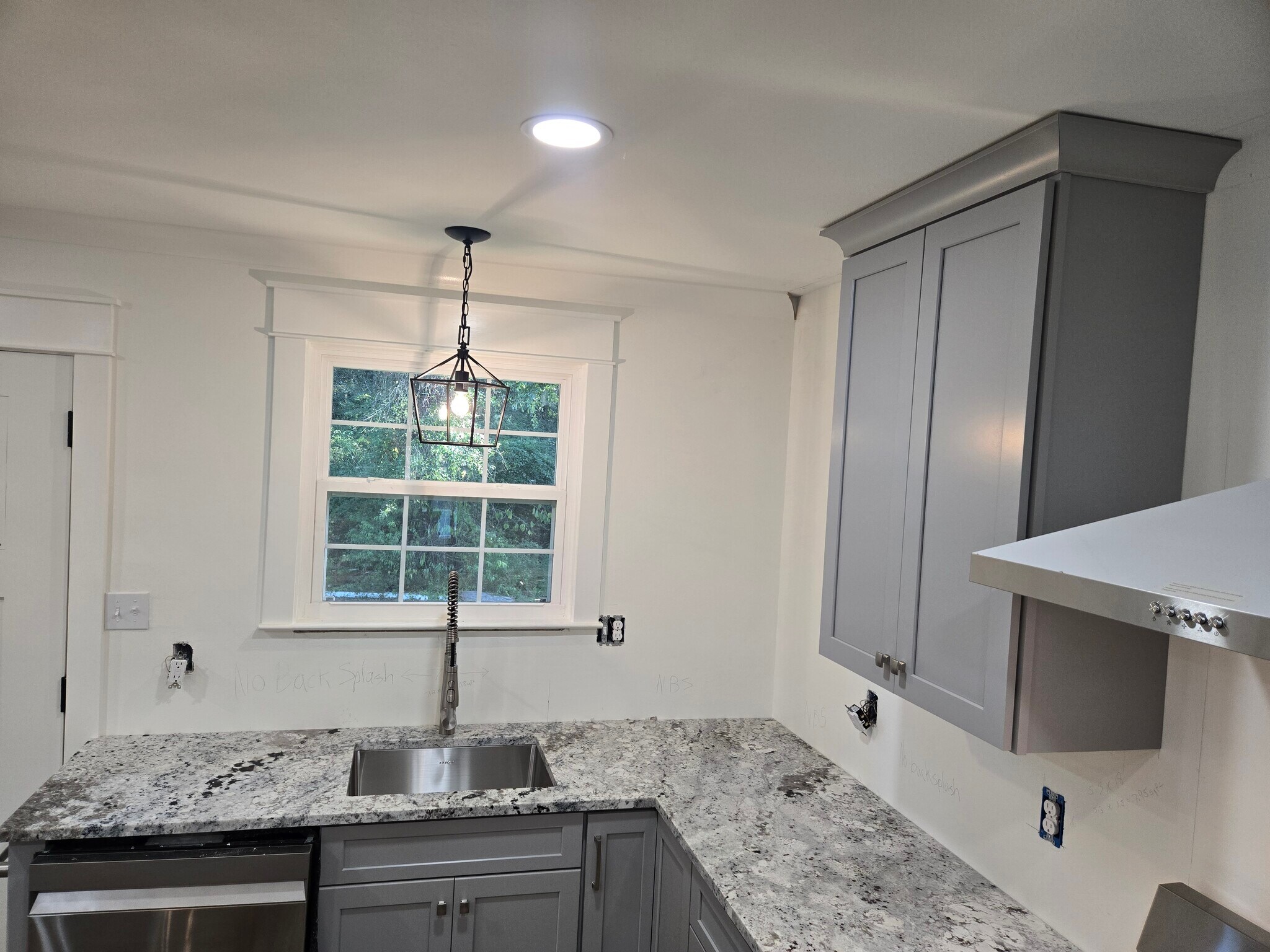 kitchen w/ under mount sink - 22375 Highway 36