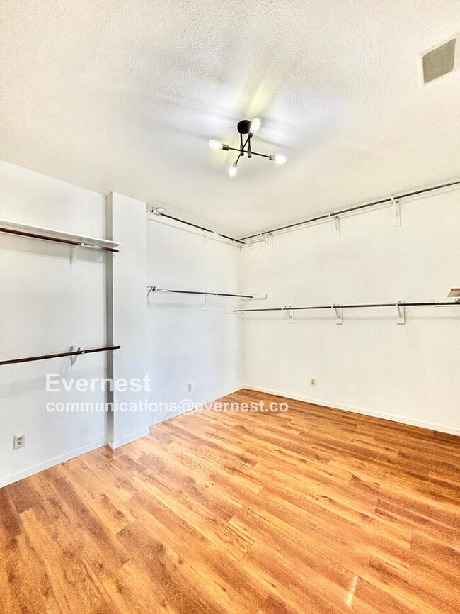 Building Photo - 11156 Windjammer Dr