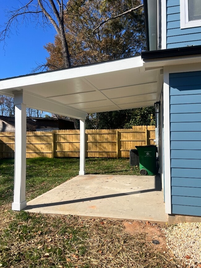 Building Photo - 1817 Newcastle St