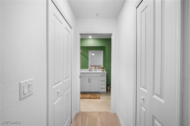 Building Photo - 15285 Grn Acrs Ave