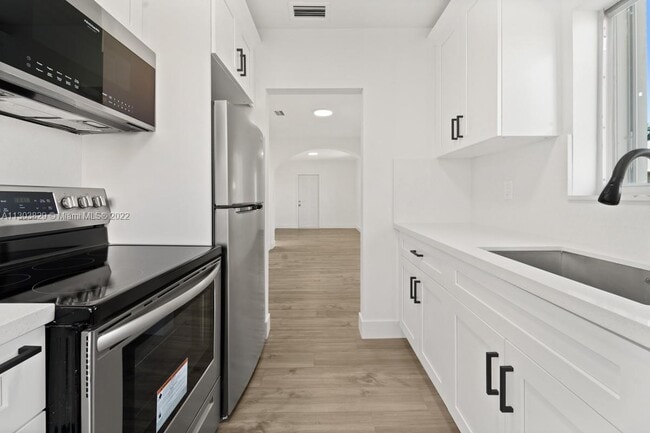 Building Photo - 1801 SW 5th St