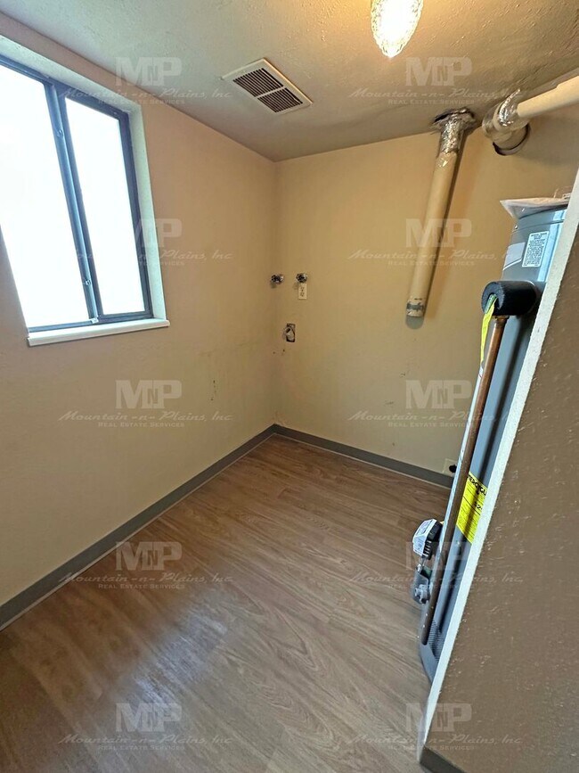 Building Photo - 3412 Worwick Dr