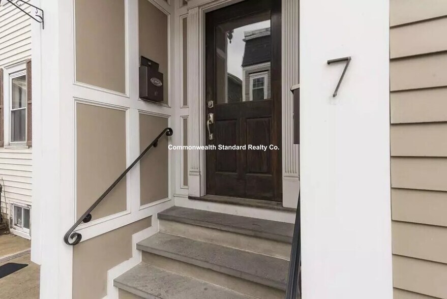 Building Photo - 7 Tuckerman St
