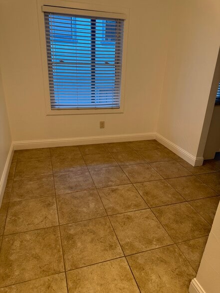 Kitchen Nook Area or Workspace - 1009 Solons Aly