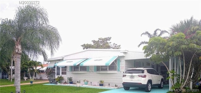 Building Photo - 17 Madrid Ln