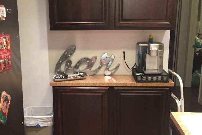 Building Photo - 677 Old Town Rd