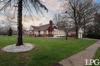 Building Photo - 391 Perry Dr