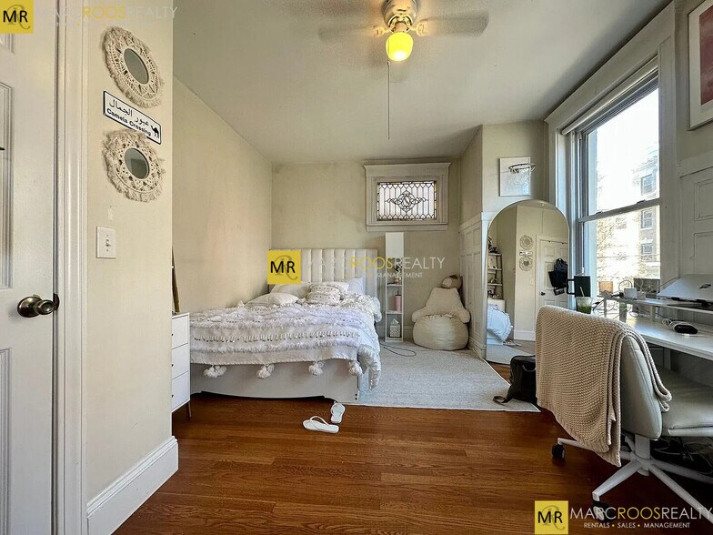 Building Photo - 184 Saint Paul St