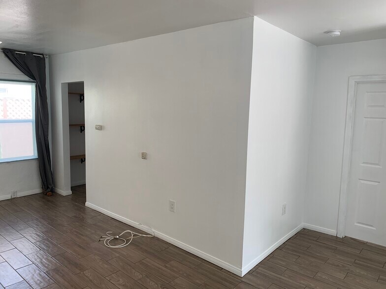 Building Photo - 526 Brooks Ave