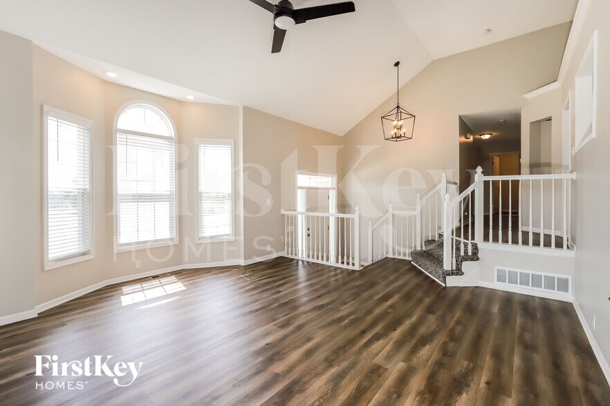 Building Photo - 2300 SW Stone Bridge Ct