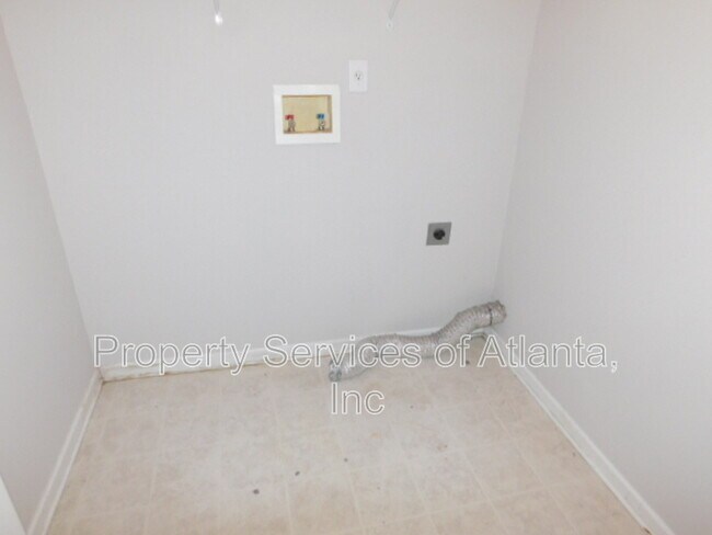 Building Photo - 6672 Grand Hickory Dr