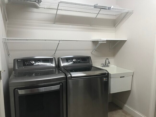 Washer - 4050 Minnesota Ave