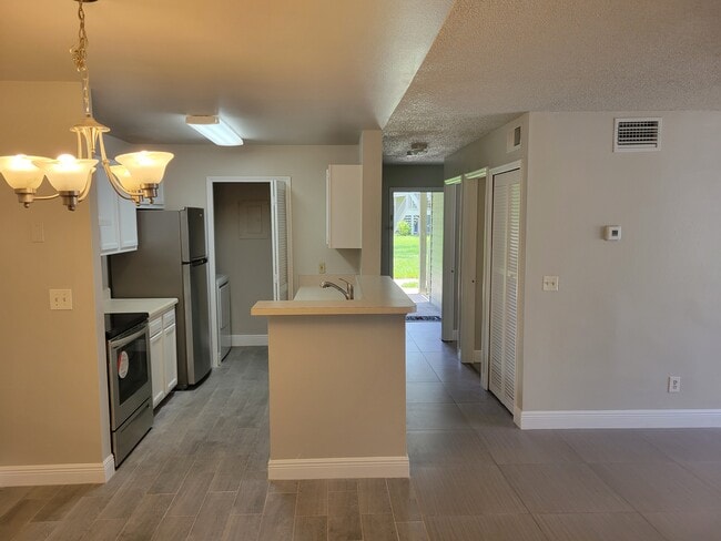 Building Photo - 6130 Westgate Dr