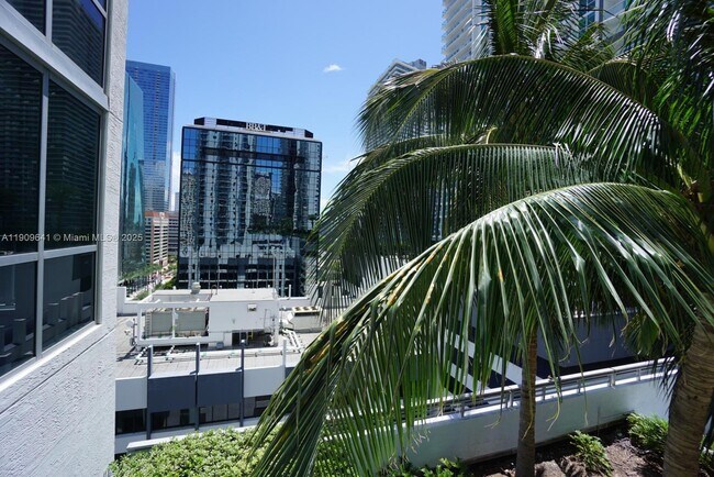 Building Photo - 1060 Brickell Ave