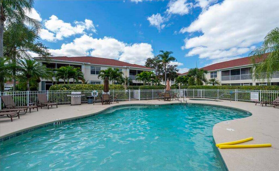 Building Photo - 640 Lalique Cir