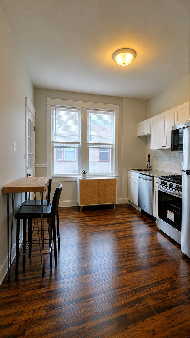 Building Photo - 901 N Leavitt St