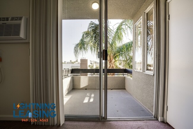 Building Photo - Freshly Updated Jr. 1-Bedroom with Balcony...