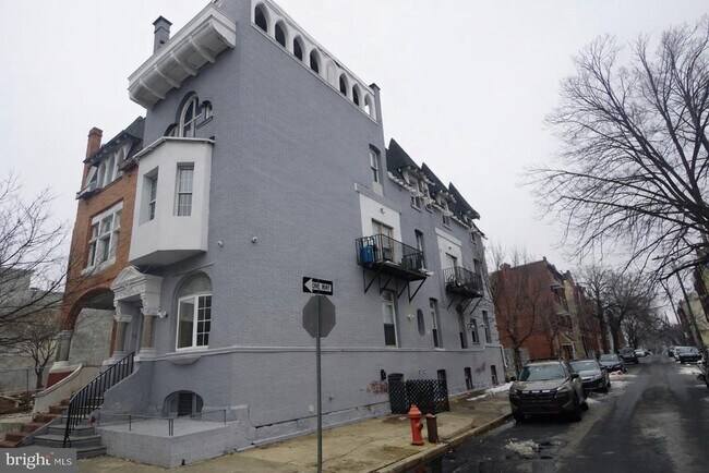 Building Photo - 1921 W Diamond St