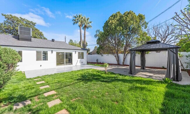 Building Photo - 7827 Hesperia Ave