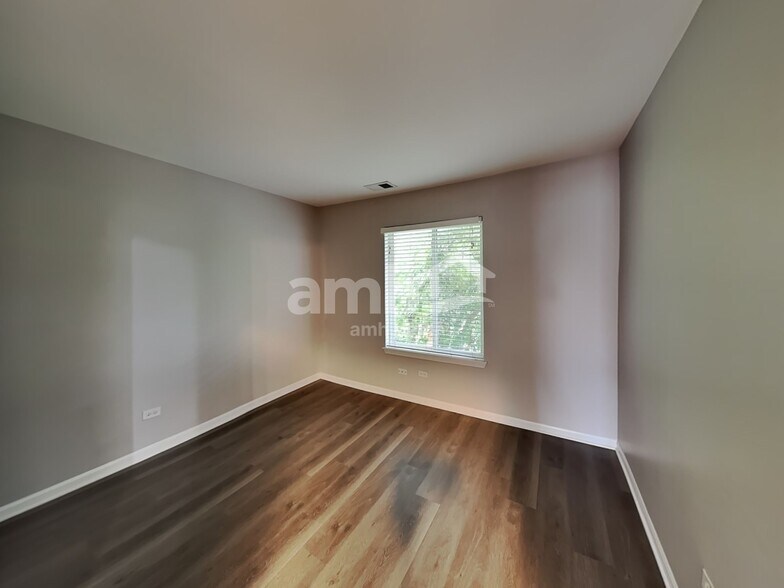 Building Photo - 621 Red Barn Trl