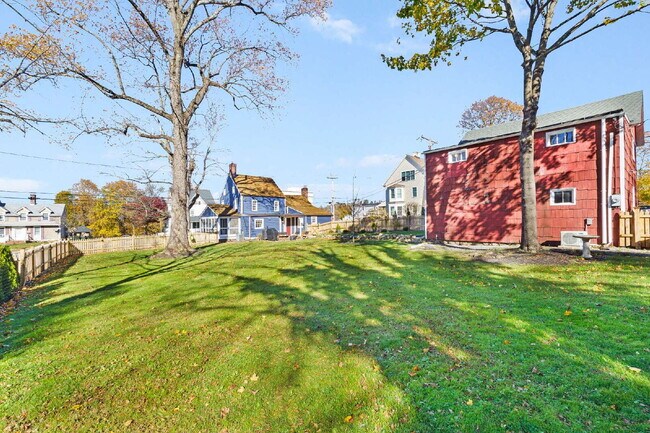 Building Photo - Historic Mendham Home