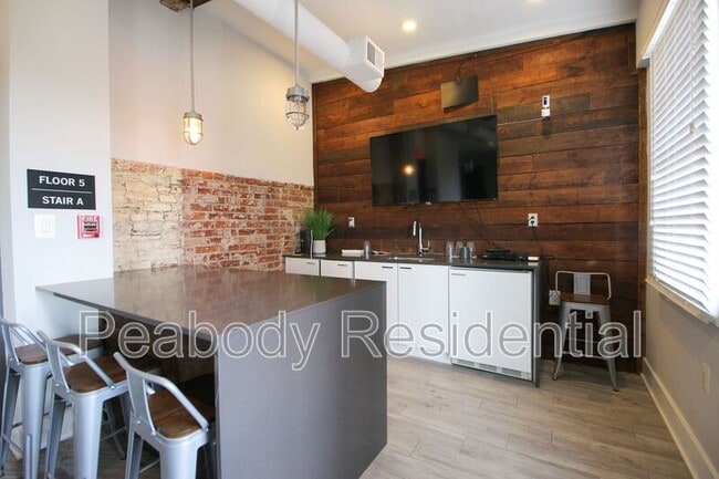Building Photo - 515 N Washington St