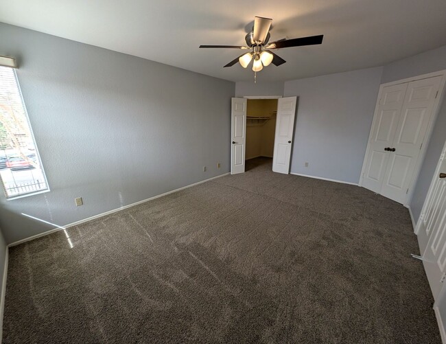 Building Photo - 3 Bedroom Patio Home in Joshua Village Nea...