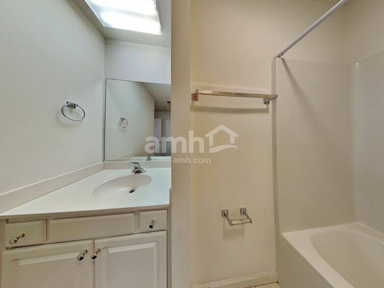 Building Photo - 105 Bristol View Cir