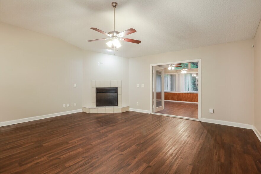 Building Photo - 299 Thornbrook Ct