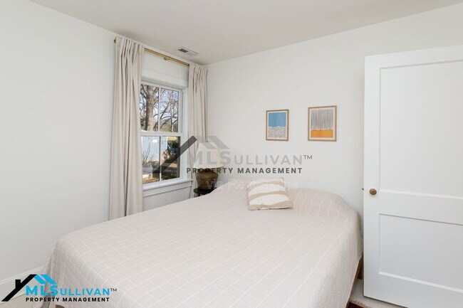 Building Photo - 1803 Hillcrest Dr