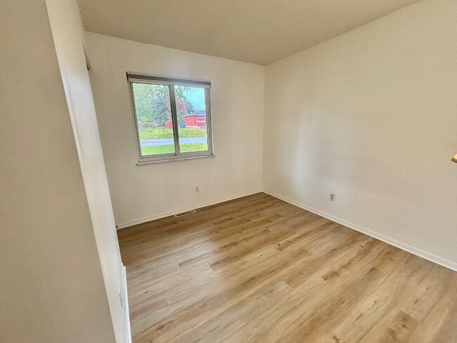 Building Photo - 1473 Greenbrier Dr
