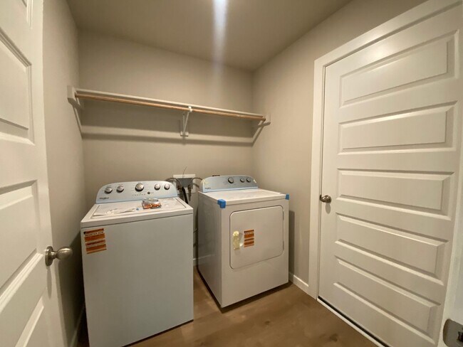 Building Photo - Welcome to your dream rental!!