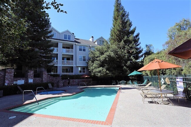 Building Photo - Beautiful & Spacious Condo in Desirable Sunnyvale Location!