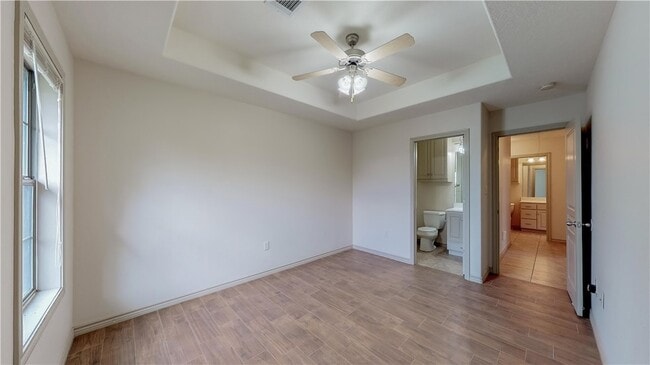 Building Photo - 115 Richards St