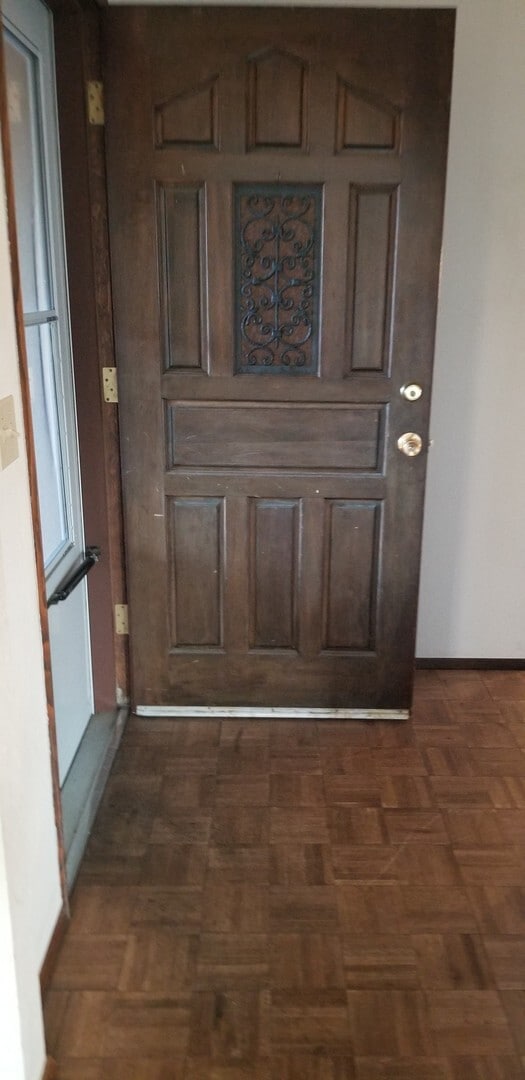 Building Photo - 3 bedroom, 2 bathroom home in well established neighborhood.