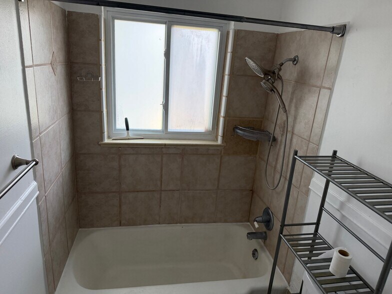 Building Photo - 720 Poplar St