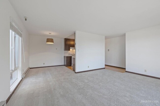 Building Photo - 160 Gardenside Dr