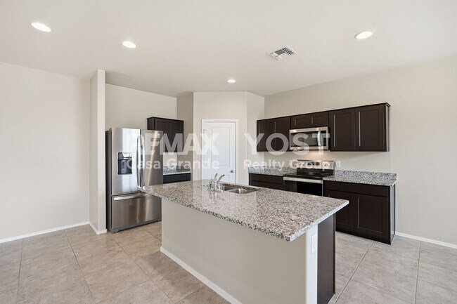 Building Photo - Beautiful Kitchen, Open Layout, and Room to Relax!