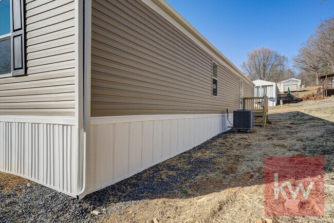 Building Photo - Chestnut St 119/Whispering Hills MHP