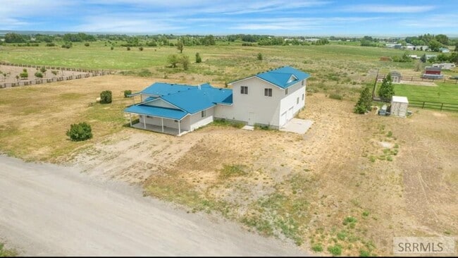 Building Photo - Stunning St. Anthoney Home: Recently Remod...
