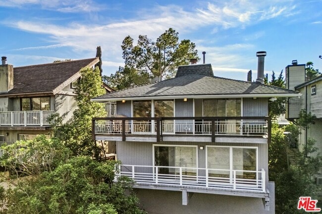 Building Photo - 2843 Lambert Dr