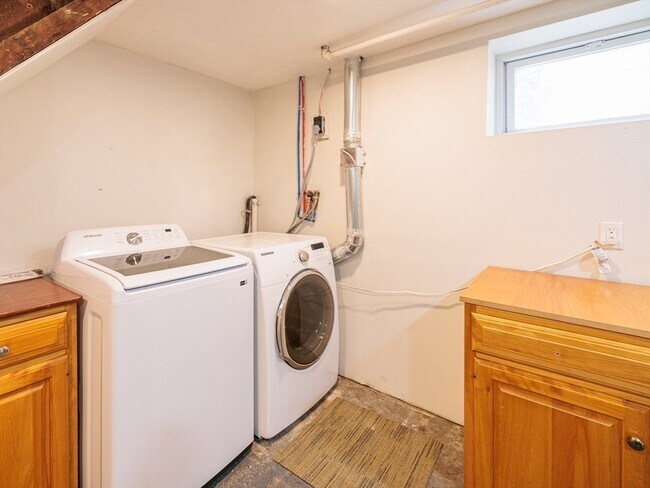 Building Photo - 327 Cypress St