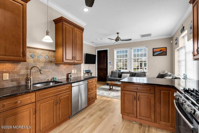 Building Photo - 120 10th Ave