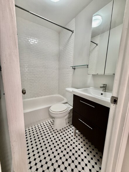 Building Photo - 2602 E Lehigh Ave