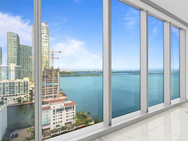 Building Photo - 700 NE 26th Terrace