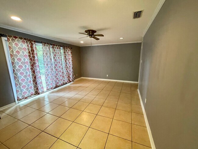 Building Photo - UPCOMING LISTING CLOSE TO SOUTH!
