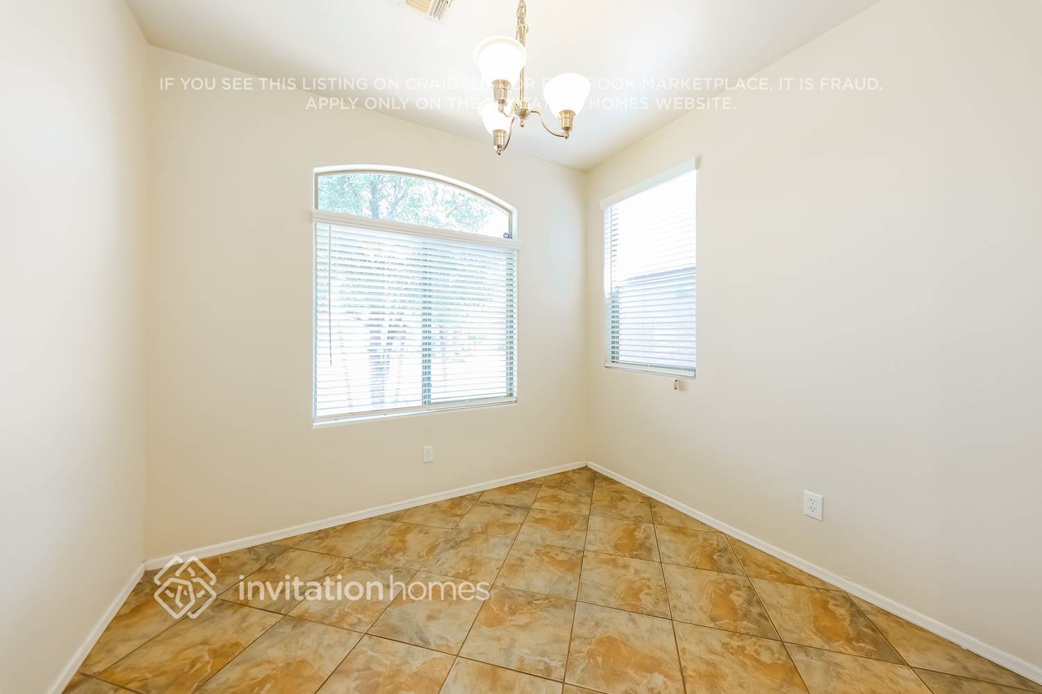 Building Photo - 10235 W Hilton Ave